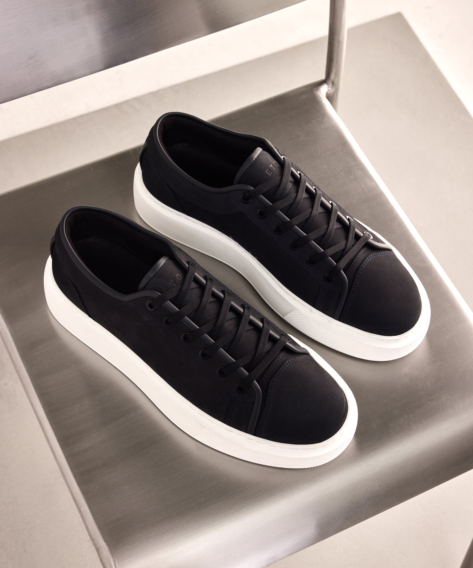 LT 01 Shades Platform Jet Black