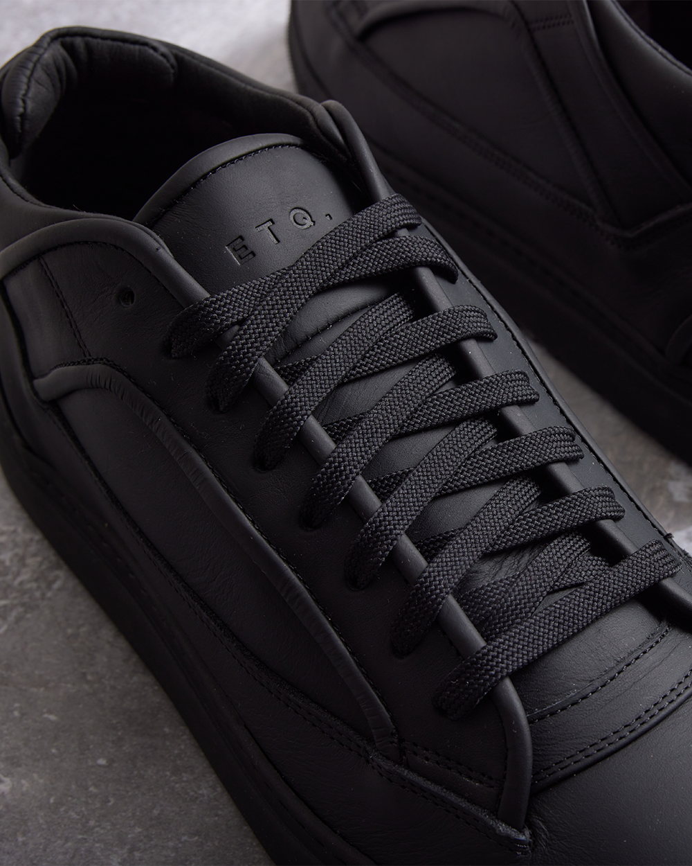 MT 02 Rugged All Black