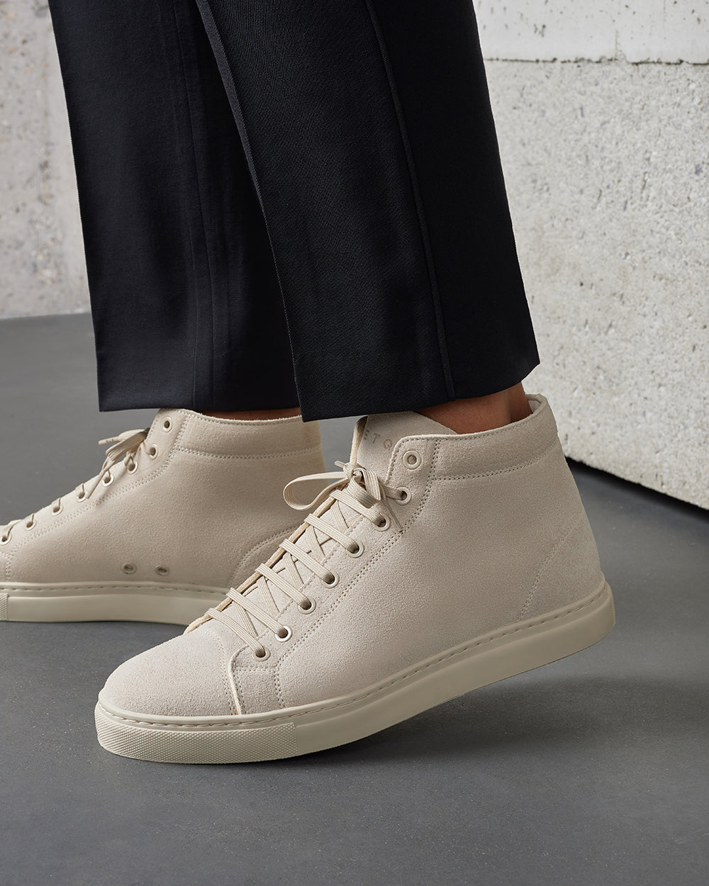 HT 01 Premium Suede White Sand