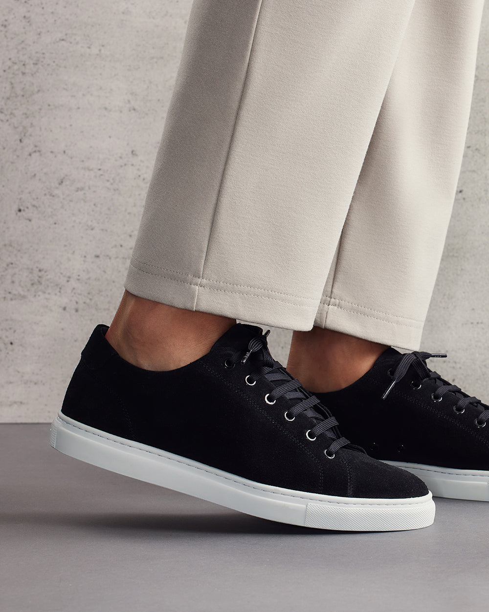 LT 01 Court Lite Suede Jet Black