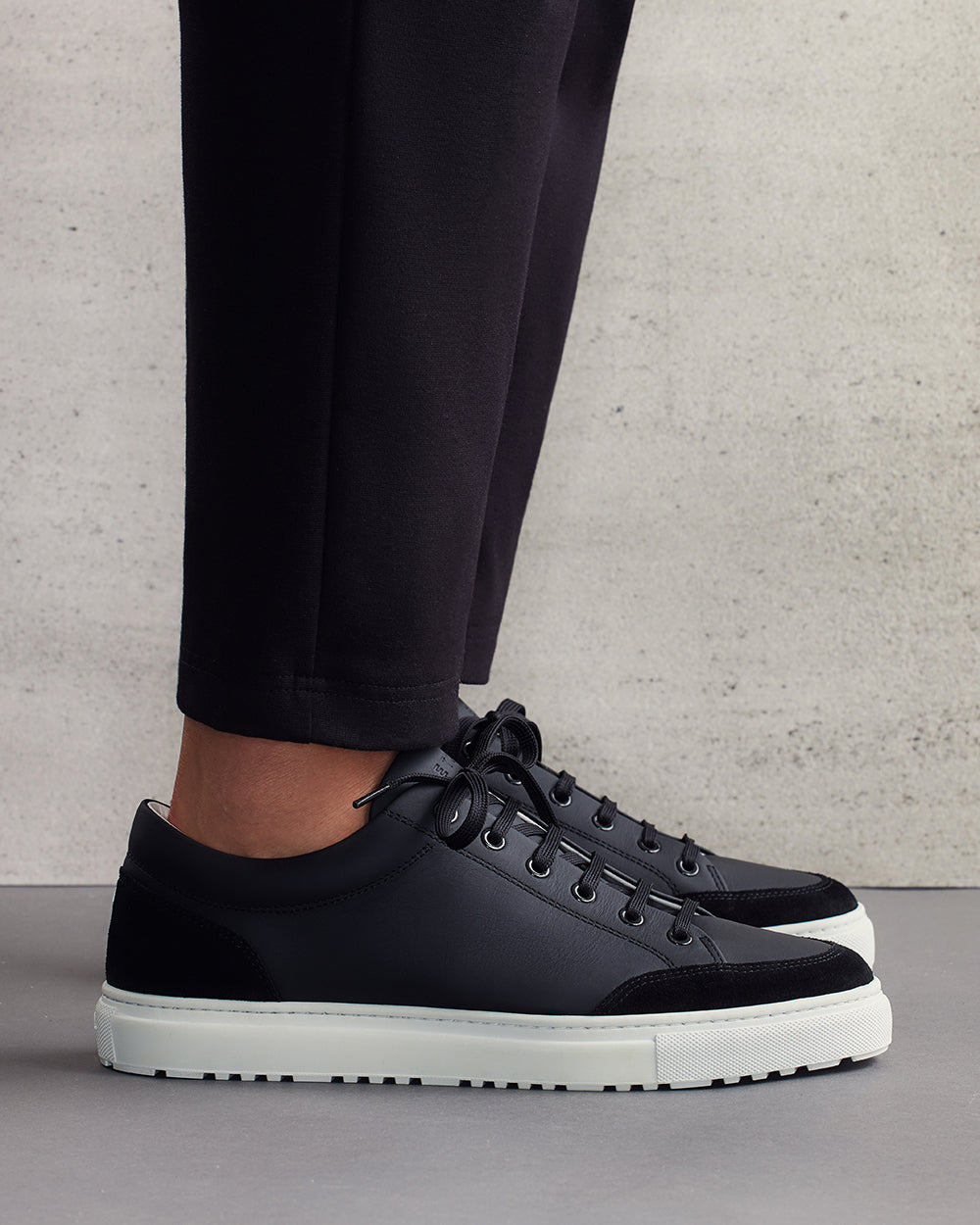 LT 02 Rugged Jet Black