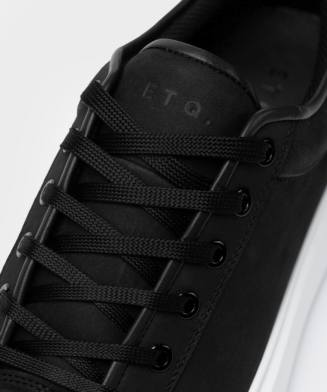 LT 01 Shades Platform Jet Black