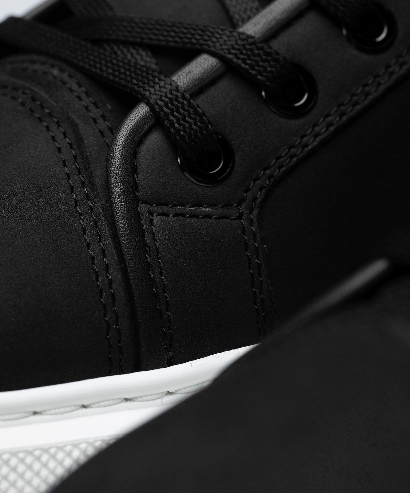 LT 01 Shades Platform Jet Black