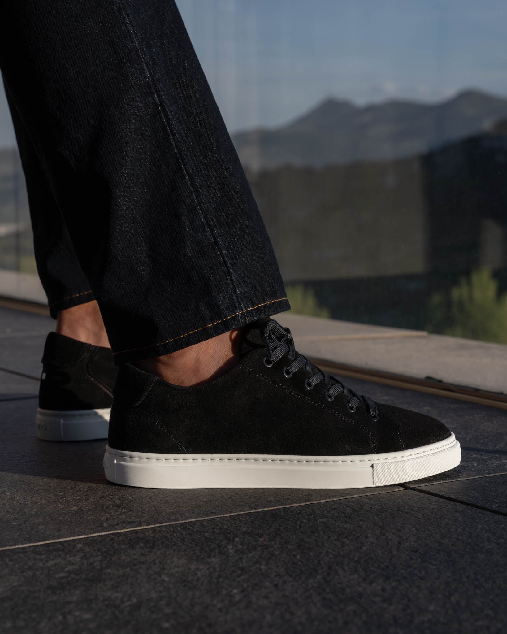 LT 01 Court Lite Suede Jet Black