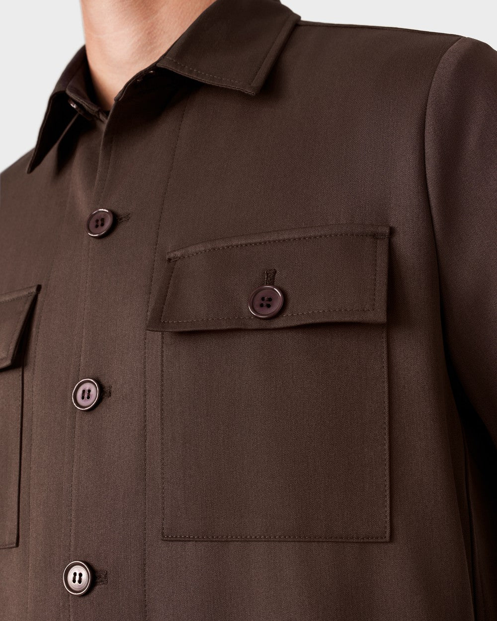 OS 02 Essence 2.0 Chocolate – overshirt in brown, detail