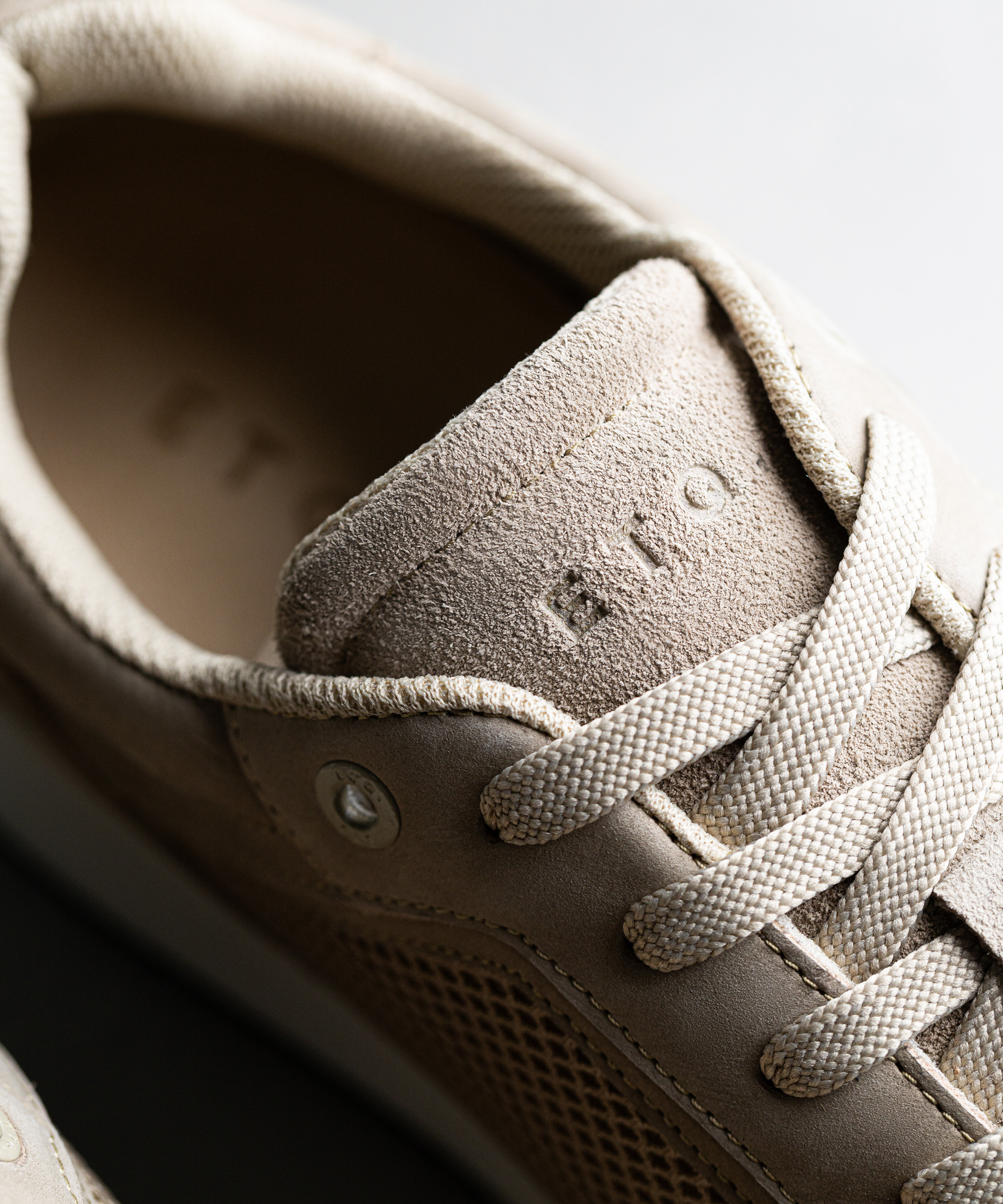 RS 01 Lightweight Desert Taupe