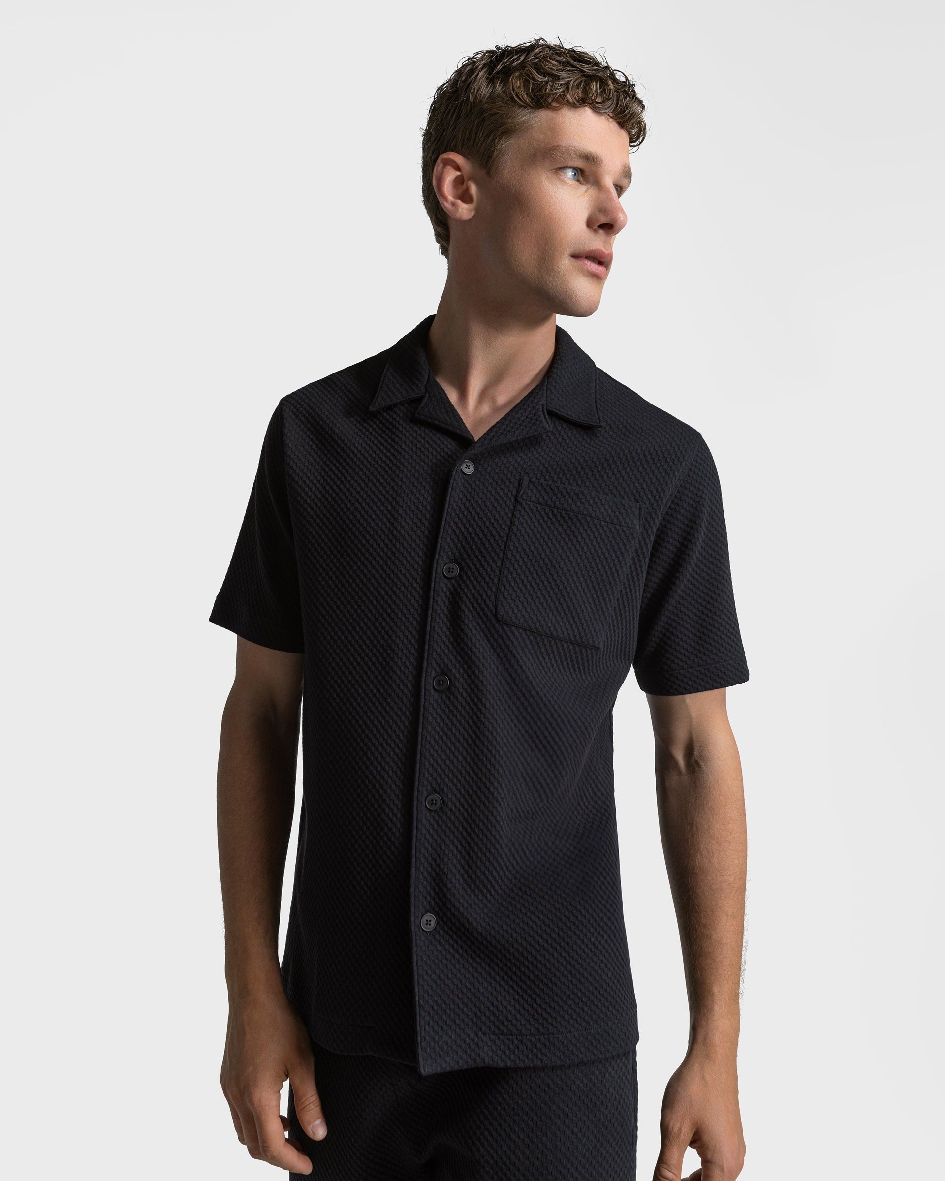SH 04 Jacquard Black – short sleeve shirt in black cotton jacquard, photo 2