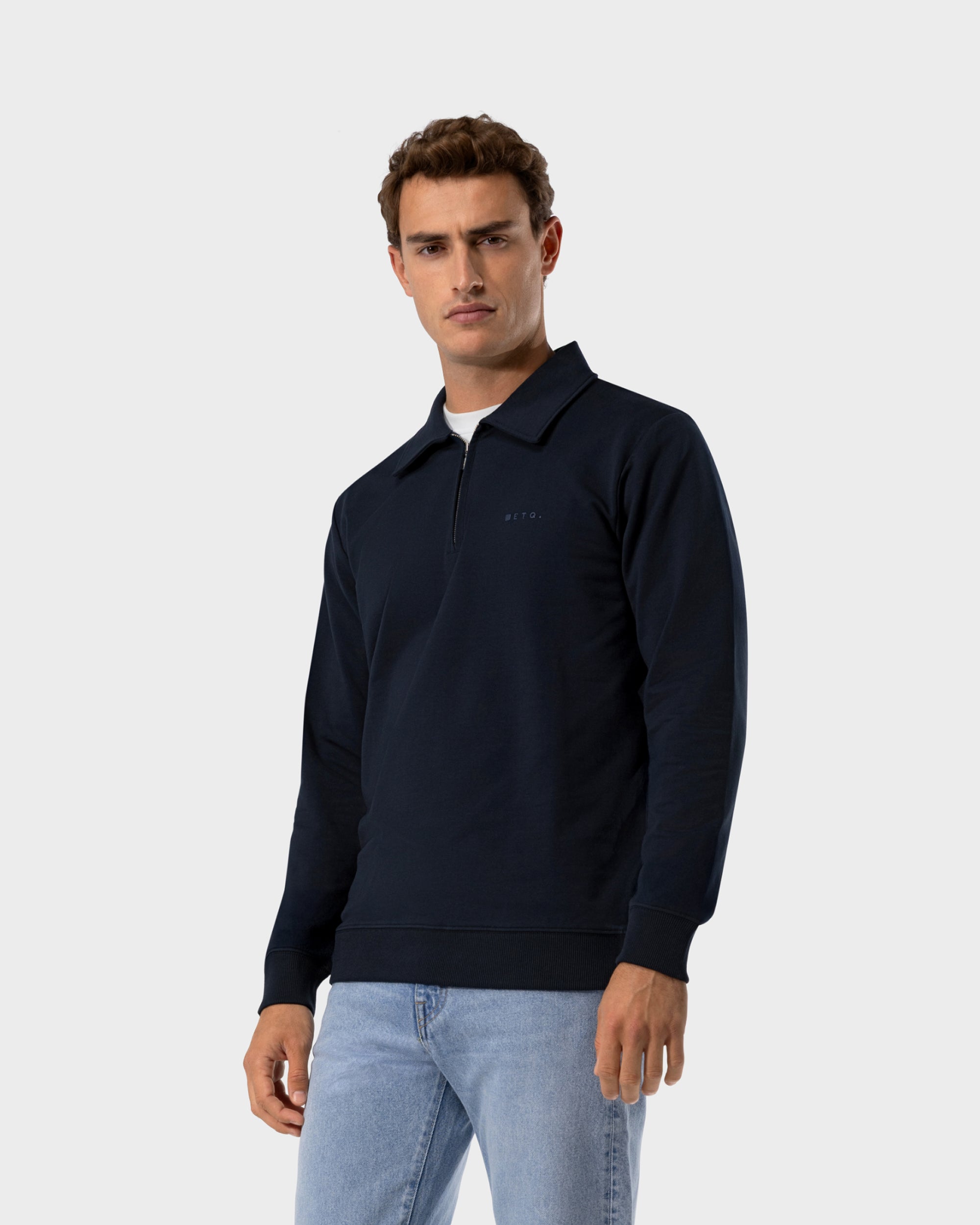SW 02 Marked Half Zip Blueberry 2.0 – modrá mikina s krátkým zipem ze strečové bavlny