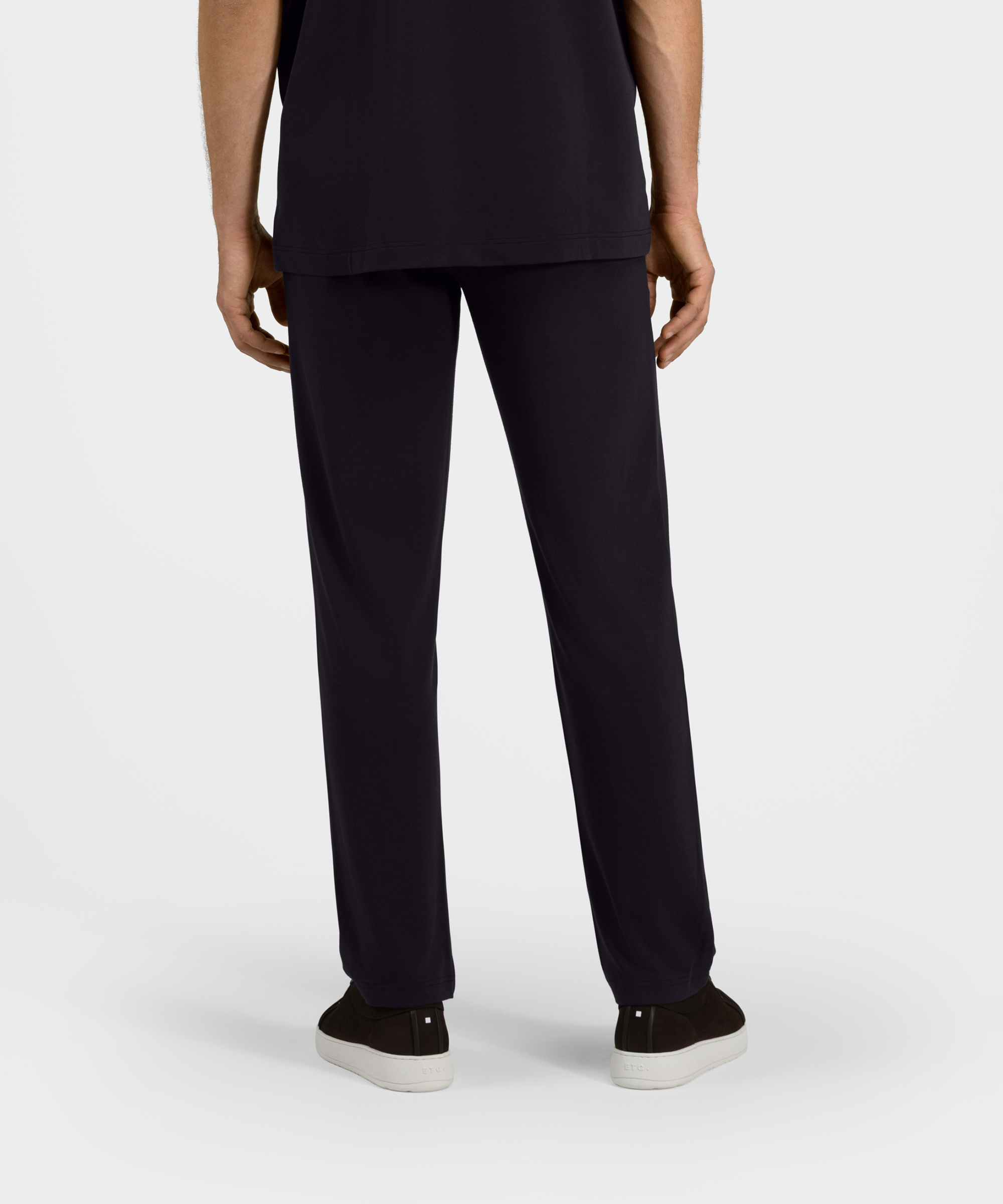 TP 01 Essence Straight Black 2.0