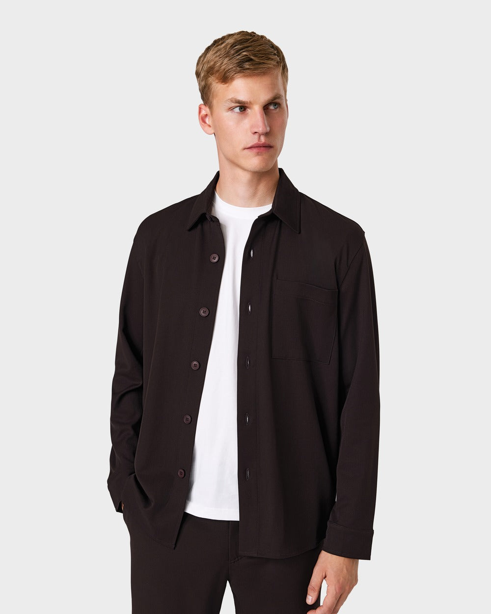 Essence Set 01 Chocolate – co-ord set with overshirt and trousers in brown stretch twill, photo 4