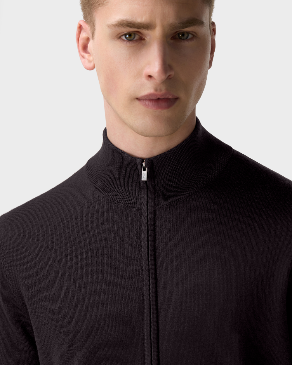 ZS 04 Tailored Cardigan Dark Fig – zip cardigan in brown merino wool, photo 3