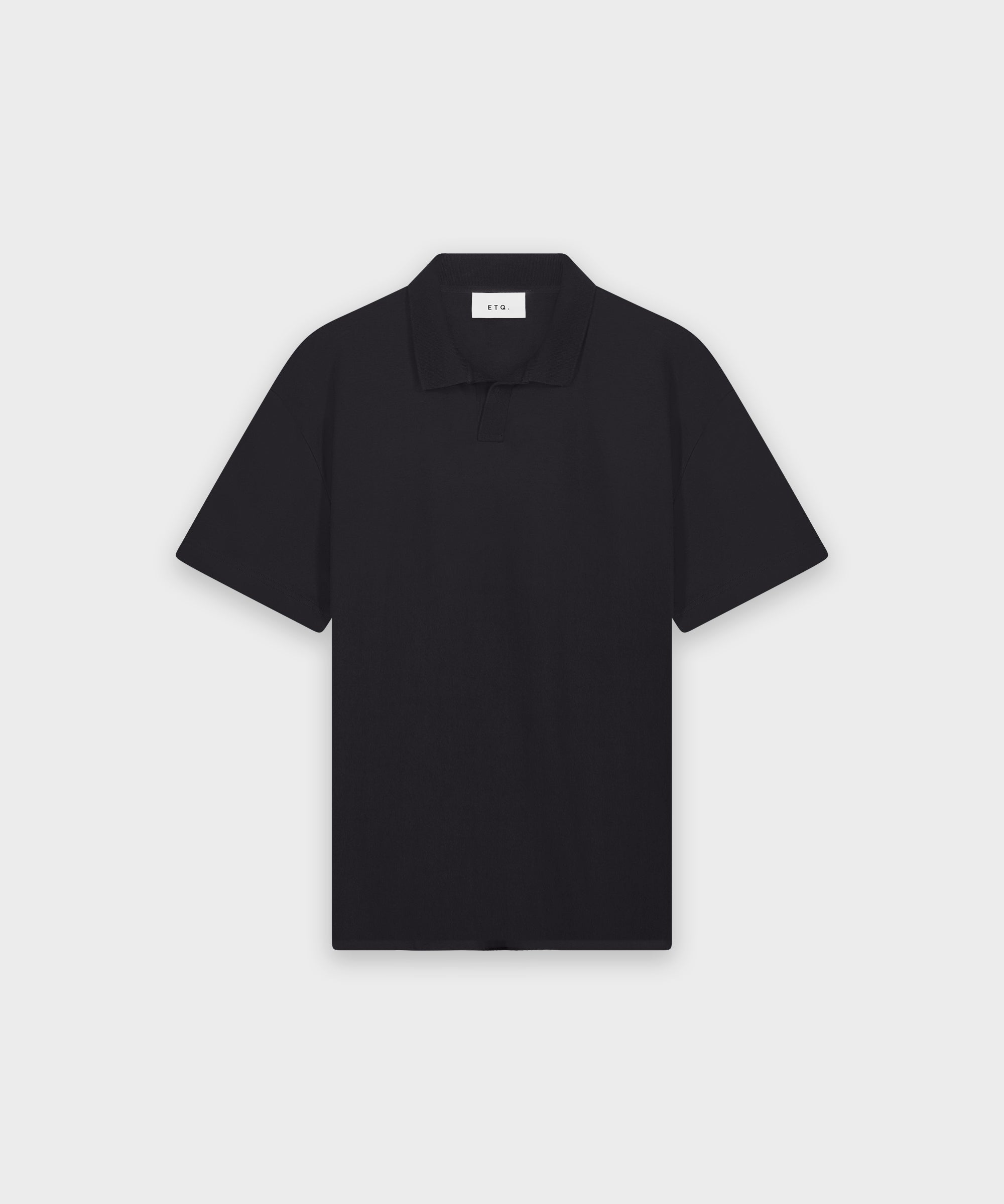 PO 02 Essence Buttonless Black