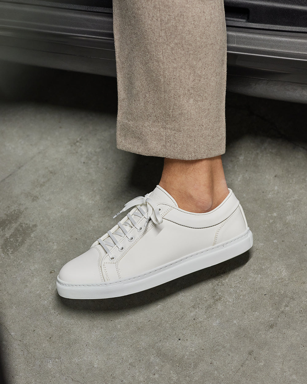 LT 01 Essence White