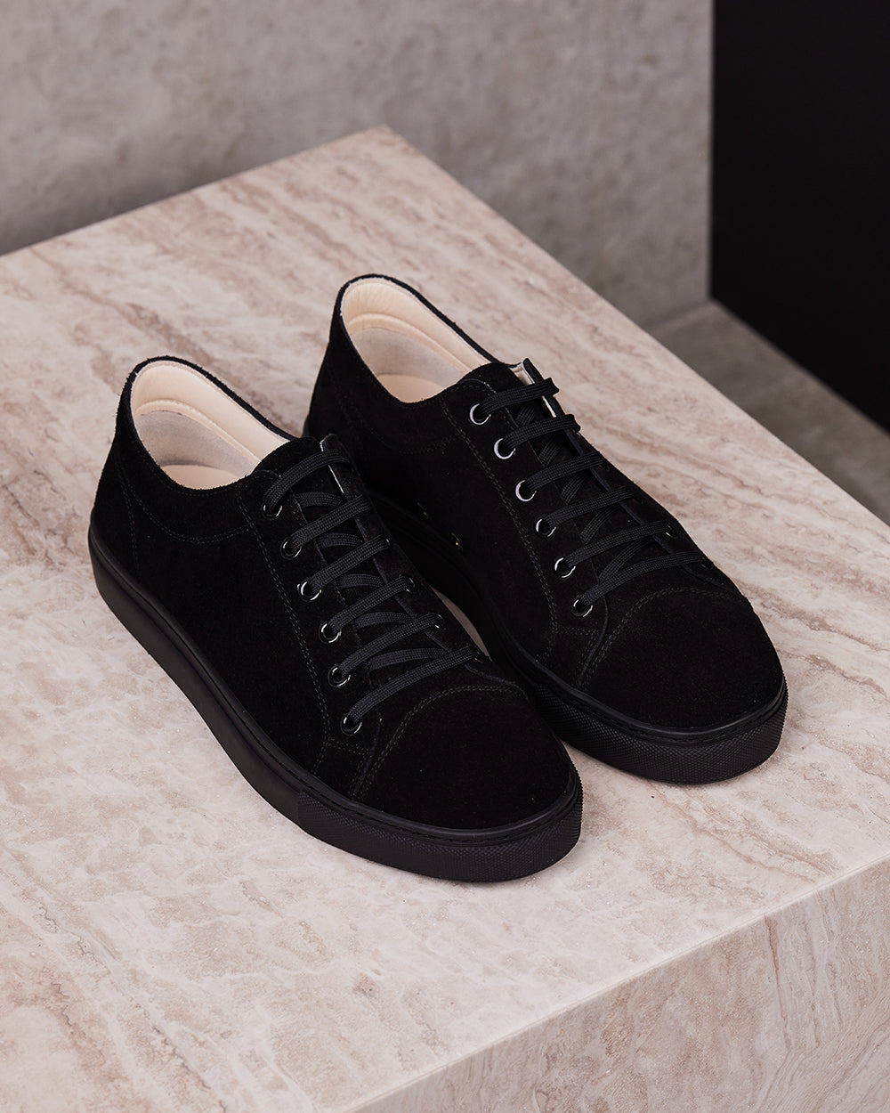 LT 01 Premium Suede All Black