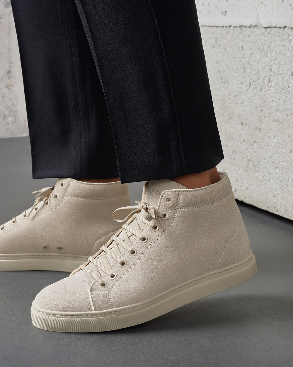 HT 01 Premium Suede White Sand