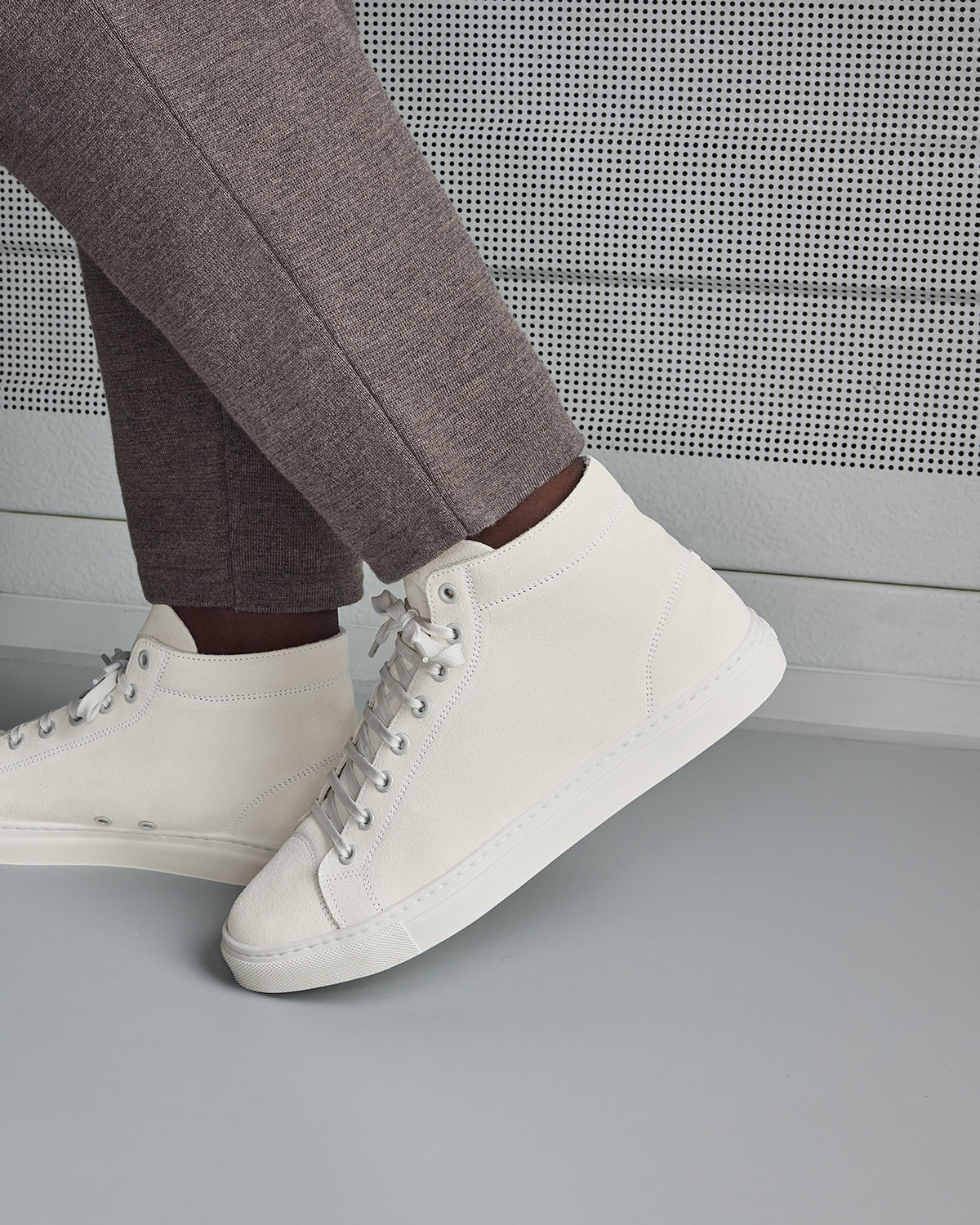 HT 01 Premium Suede Off White