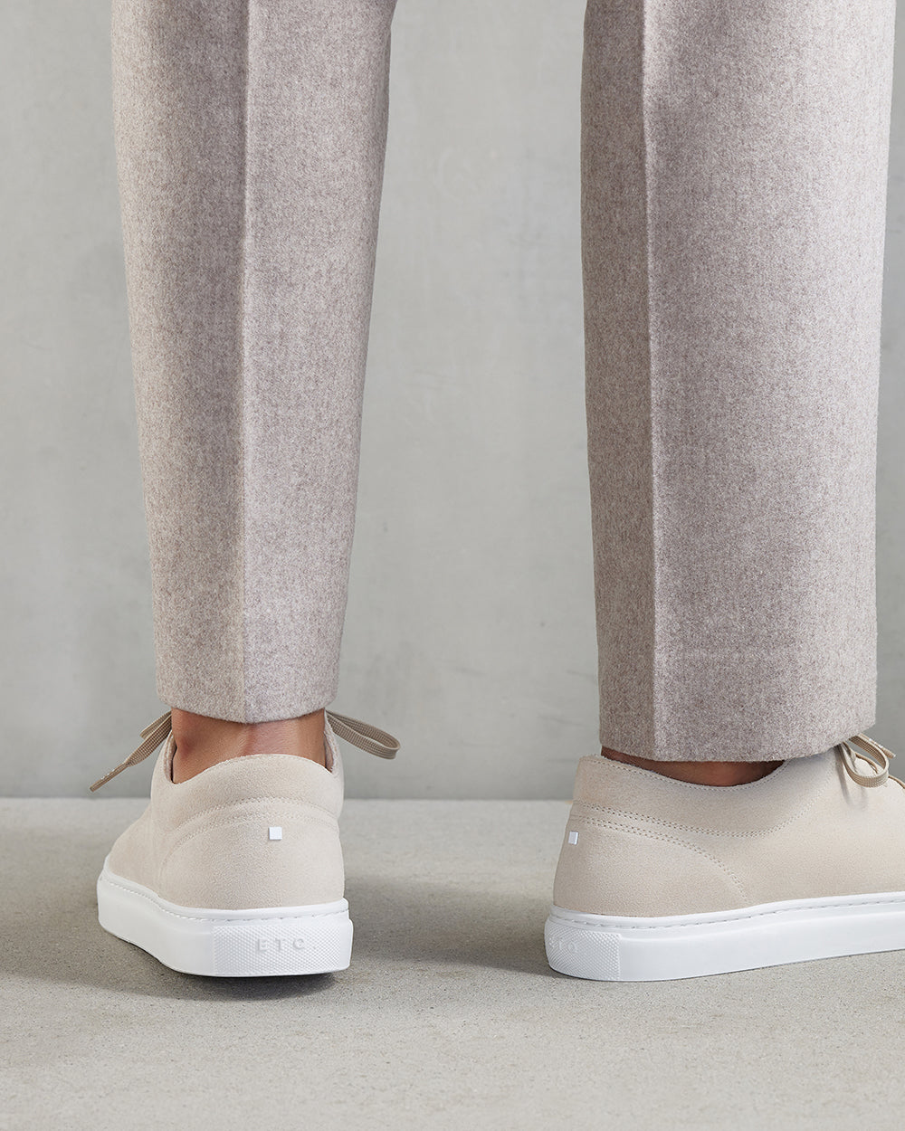 LT 01 Premium Suede White Sand