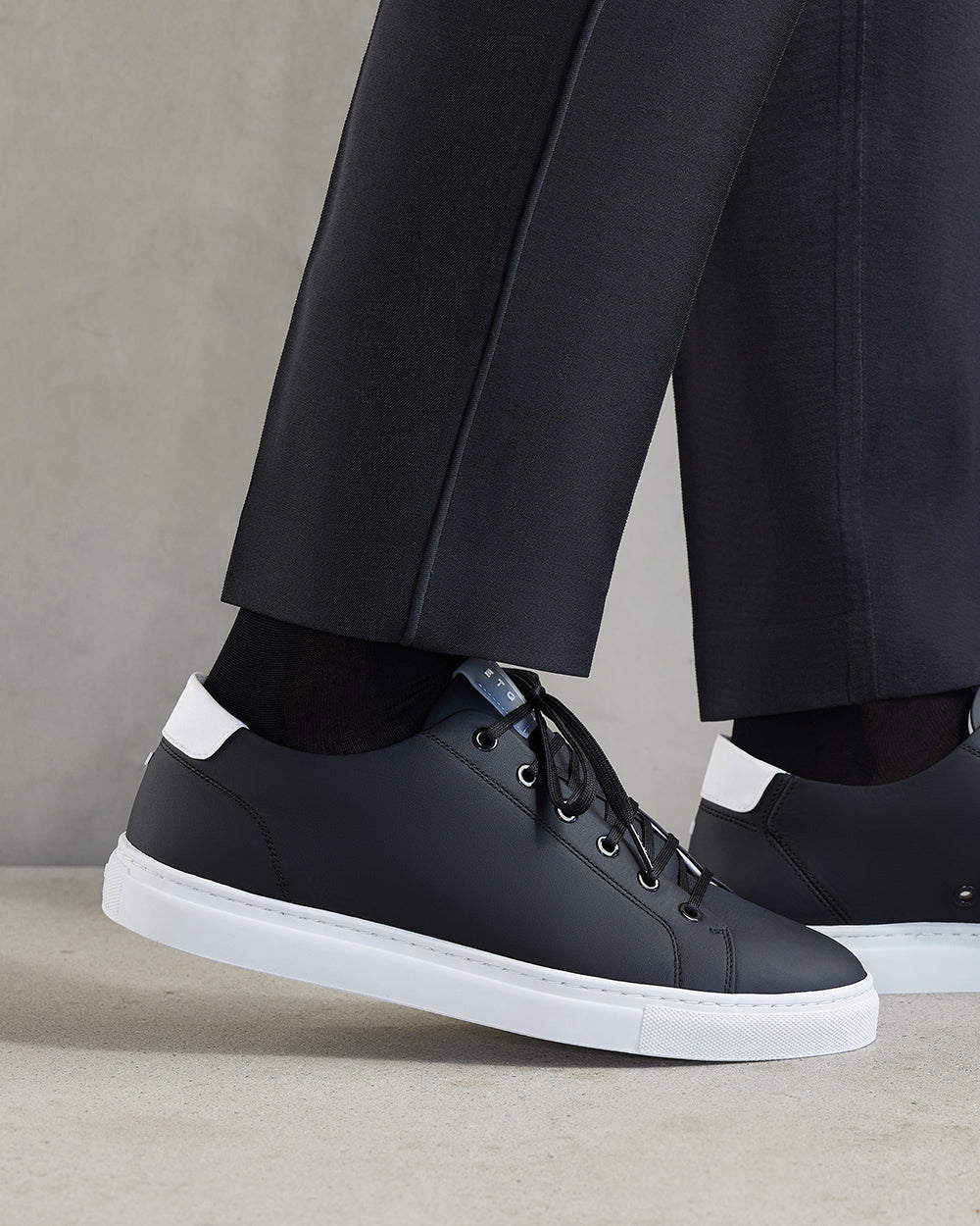 LT 01 Court Lite Black / White