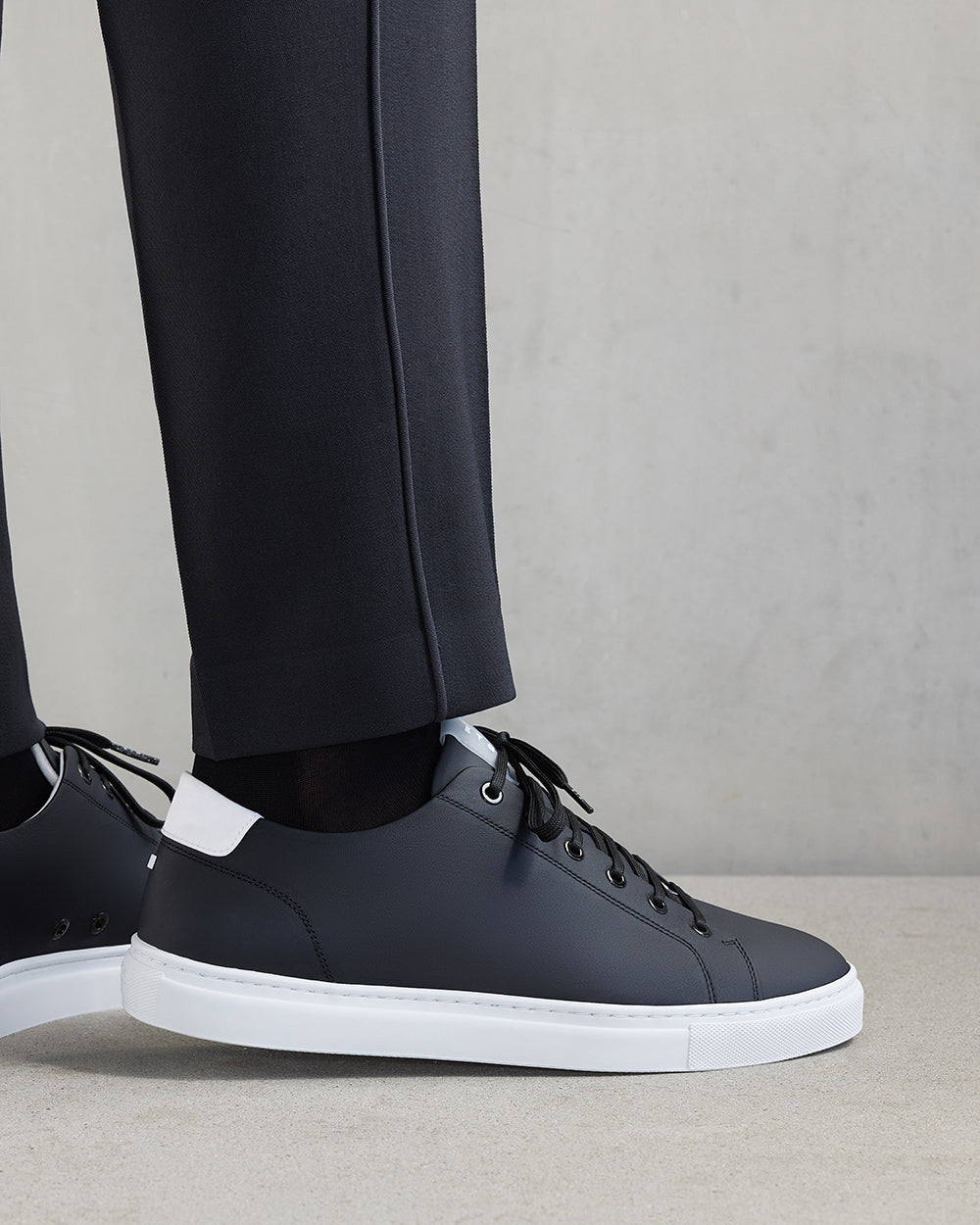 LT 01 Court Lite Black / White