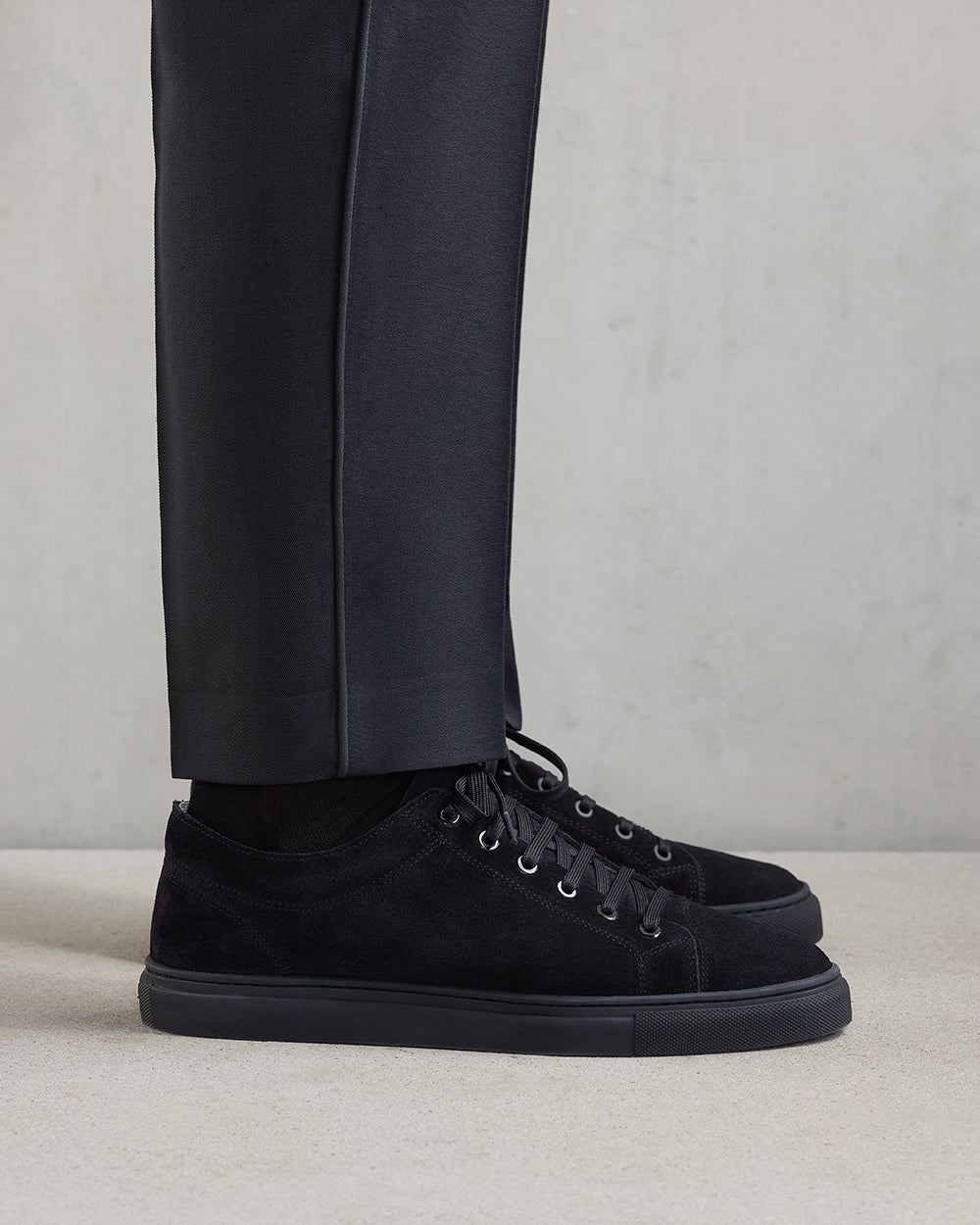 LT 01 Premium Suede All Black