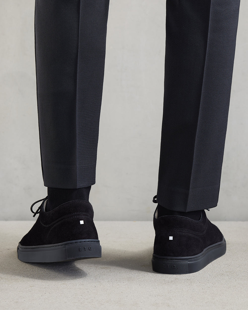 LT 01 Premium Suede All Black