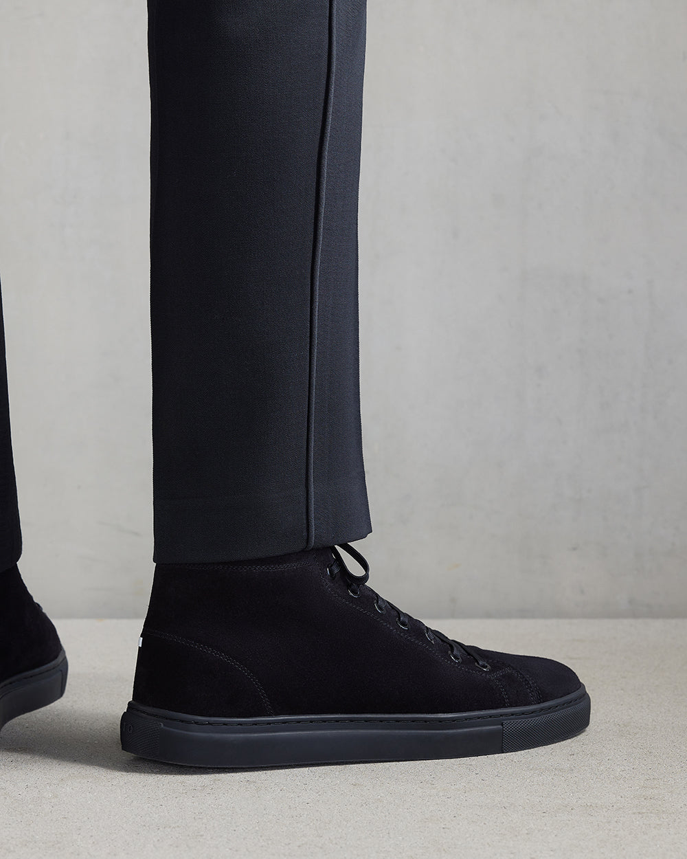 HT 01 Premium Suede All Black