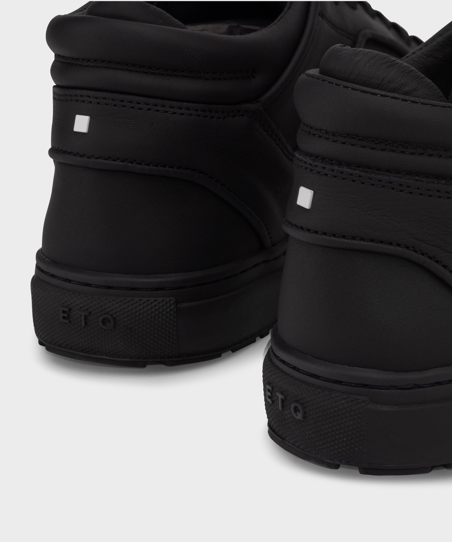 MT 02 Rugged All Black
