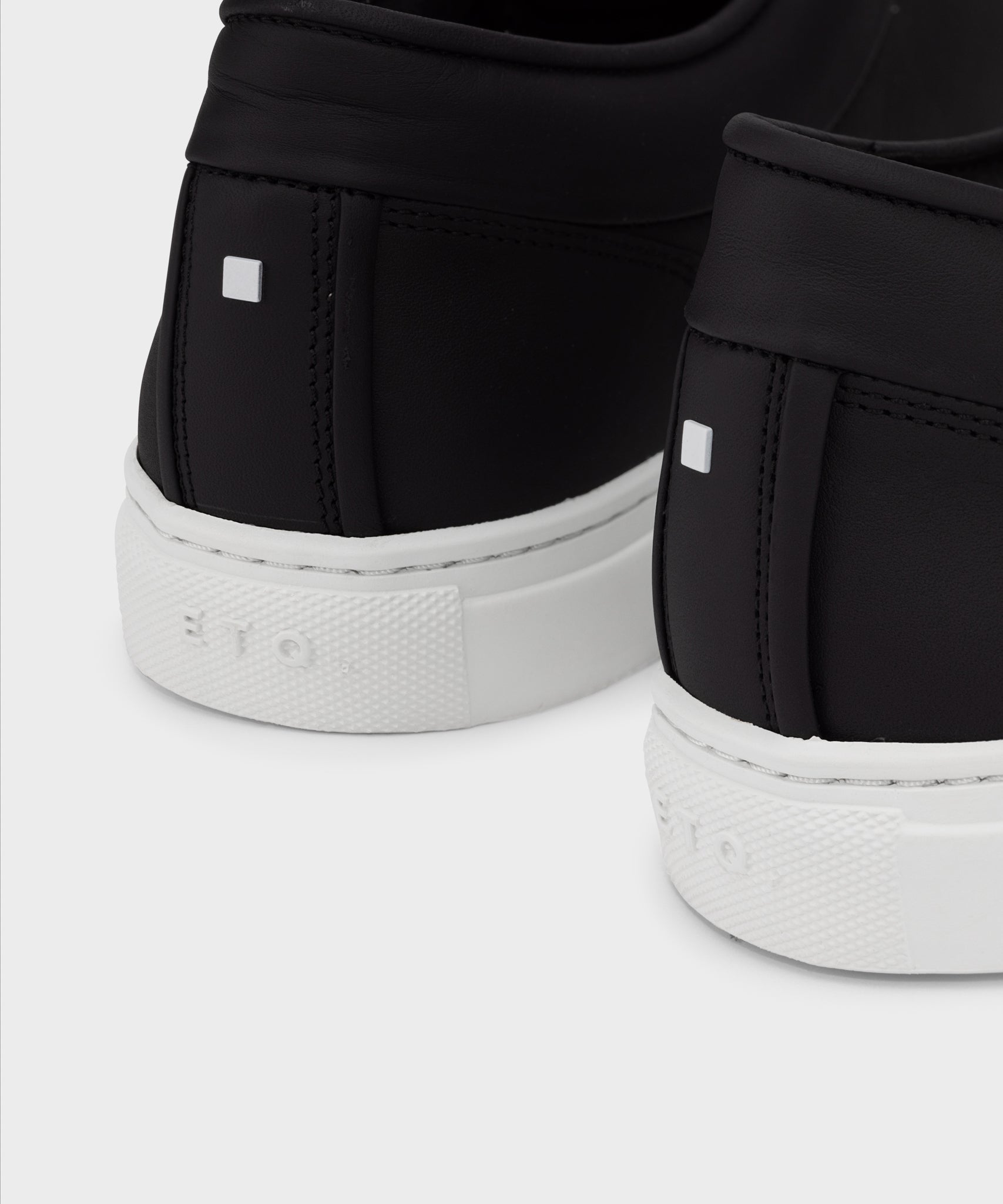 LT 01 Essence Jet Black