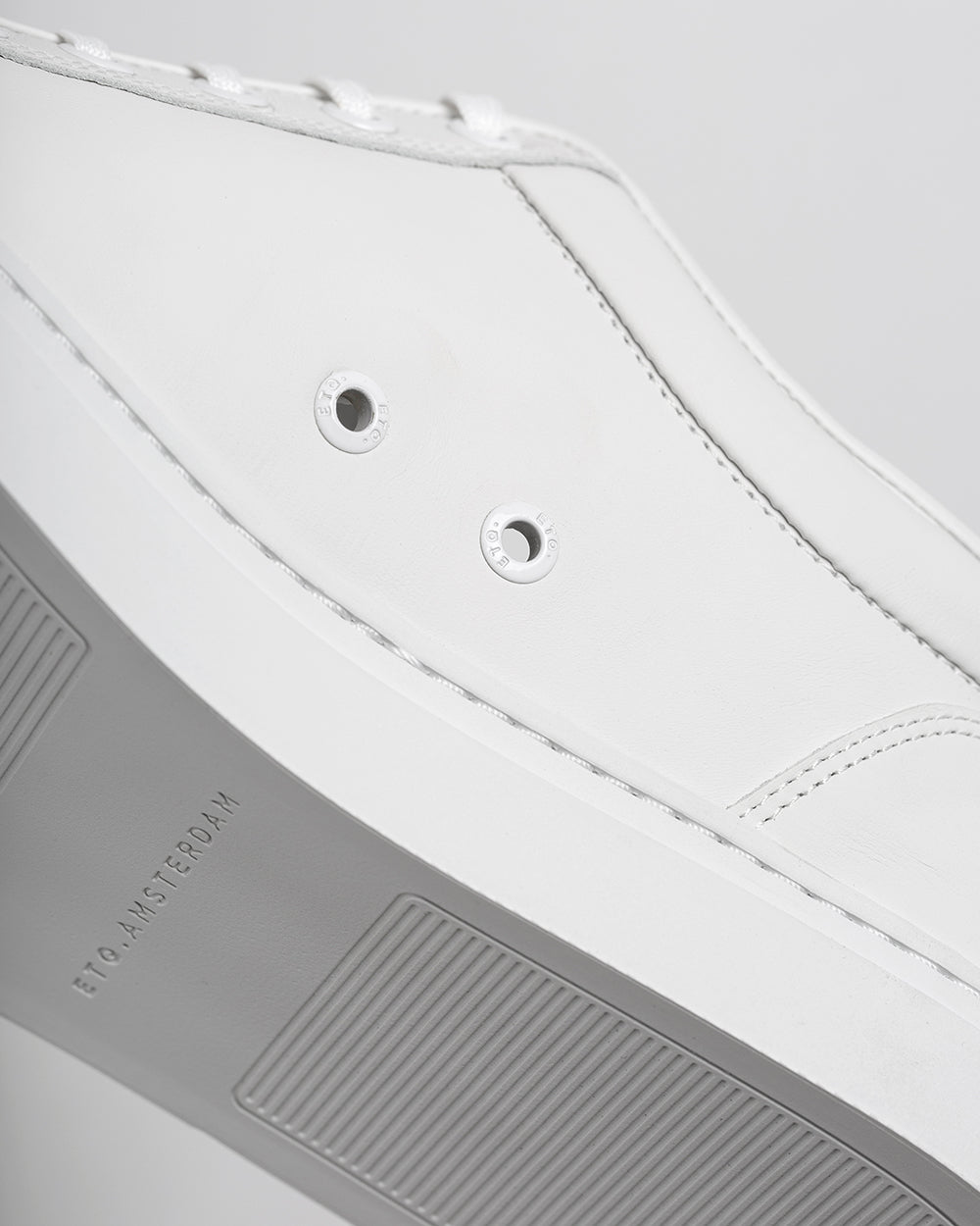 LT 01 Essence White