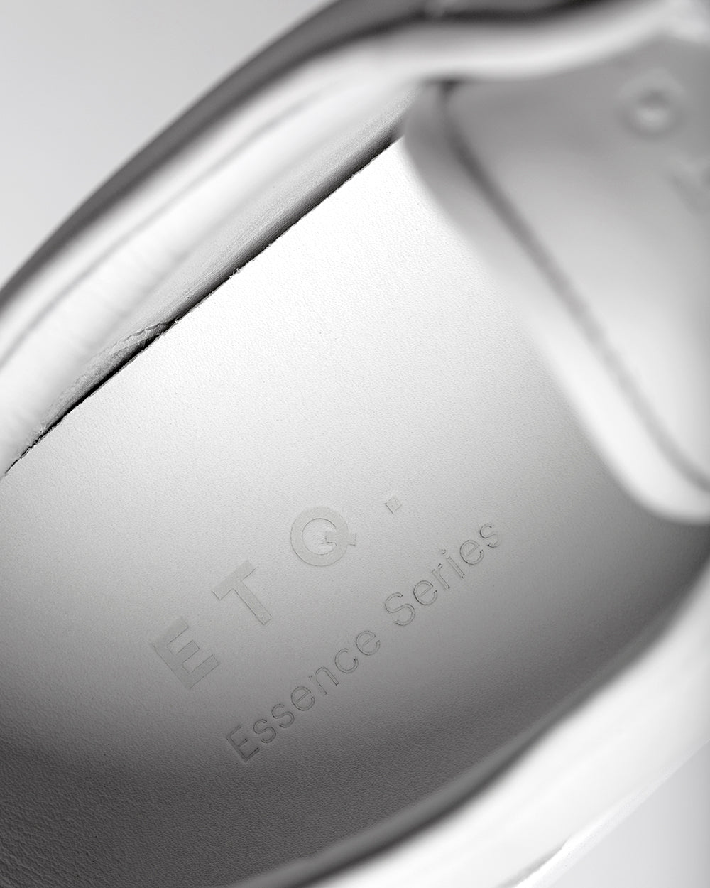 LT 01 Essence White