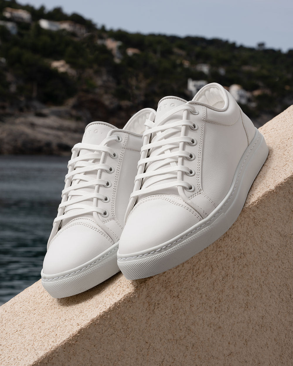 LT 01 Essence White