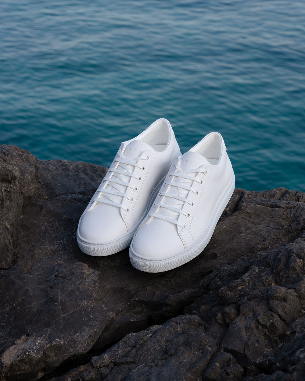 LT 01 Court Lite White