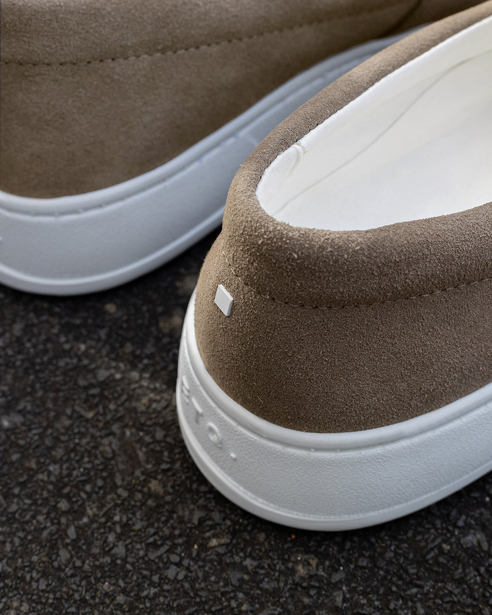 LS 01 Suede Desert Taupe