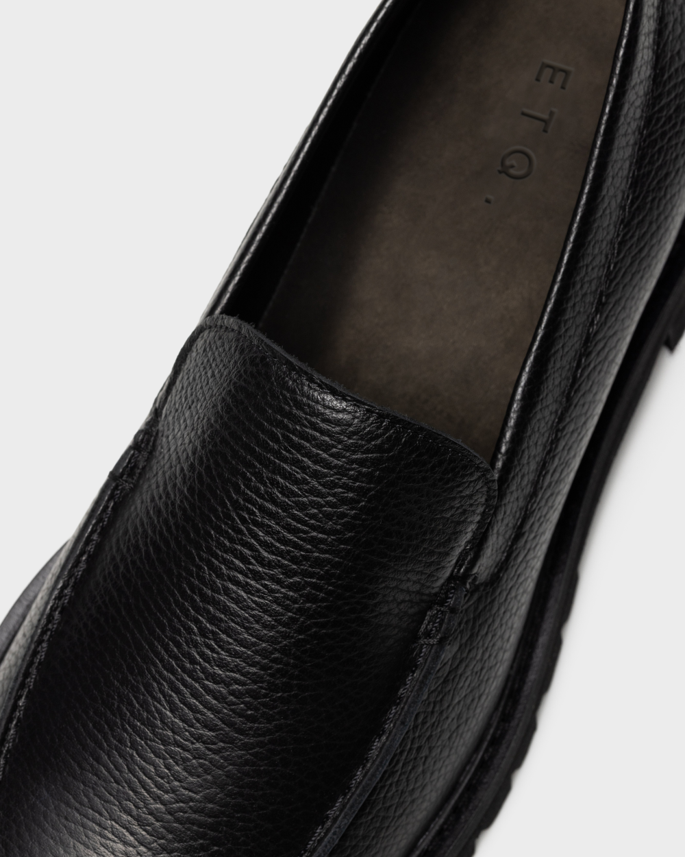 MC 01 Full Grain All Black