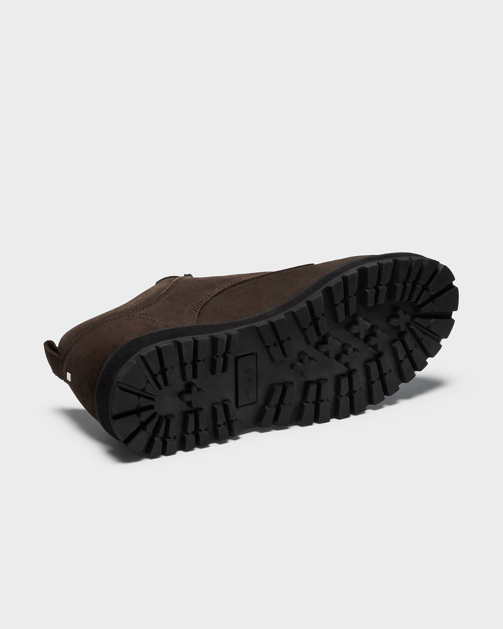 ETQ LB 01 Suede Chocolate ankle boot, outsole detail