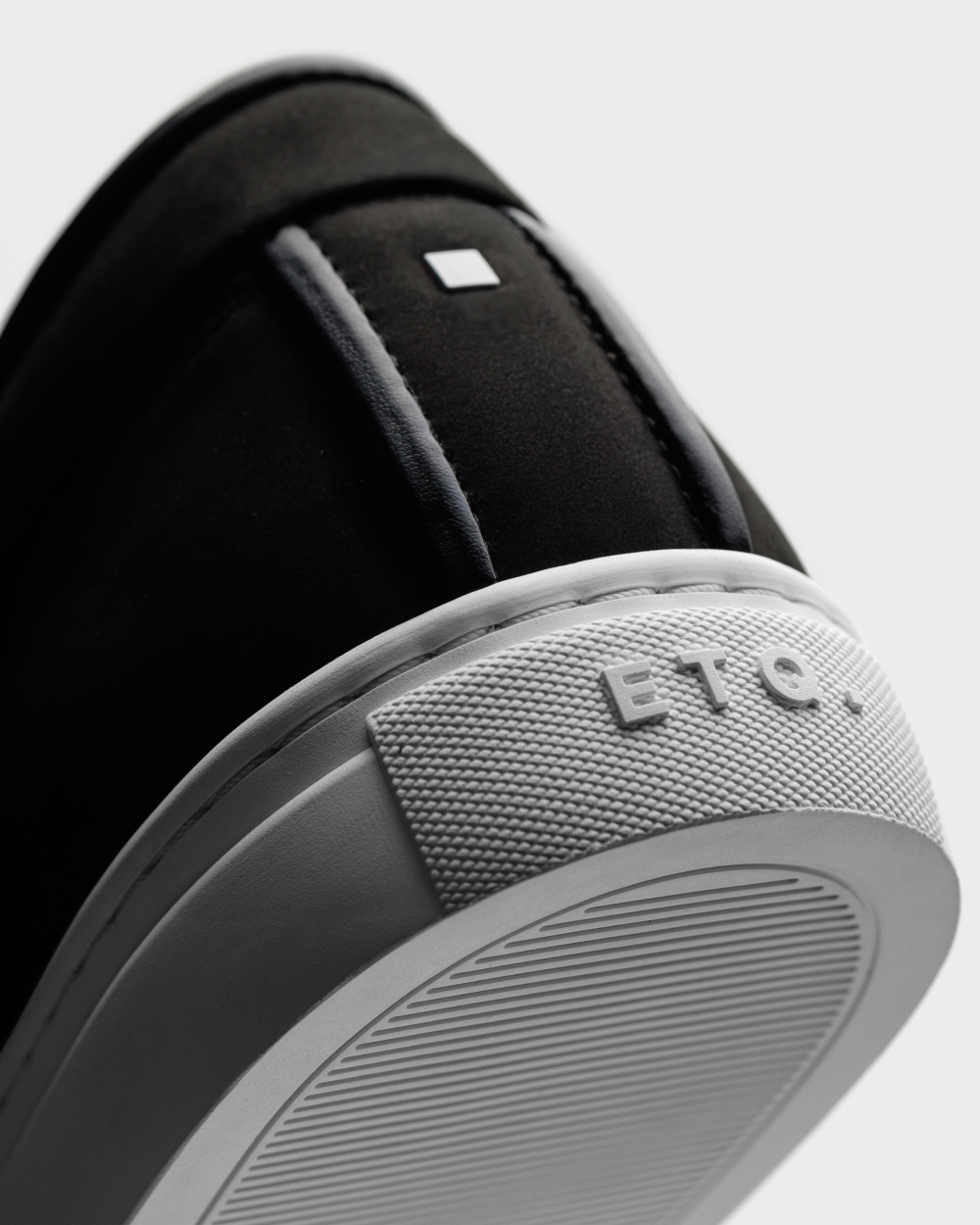 LT 01 Essence Nubuck Jet Black