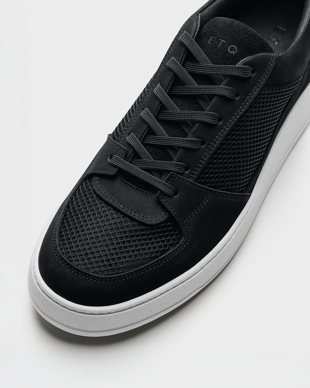 LT 03 Nubuck / Mesh Black
