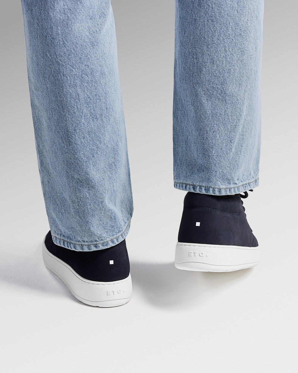 DB 01 Suede Blueberry