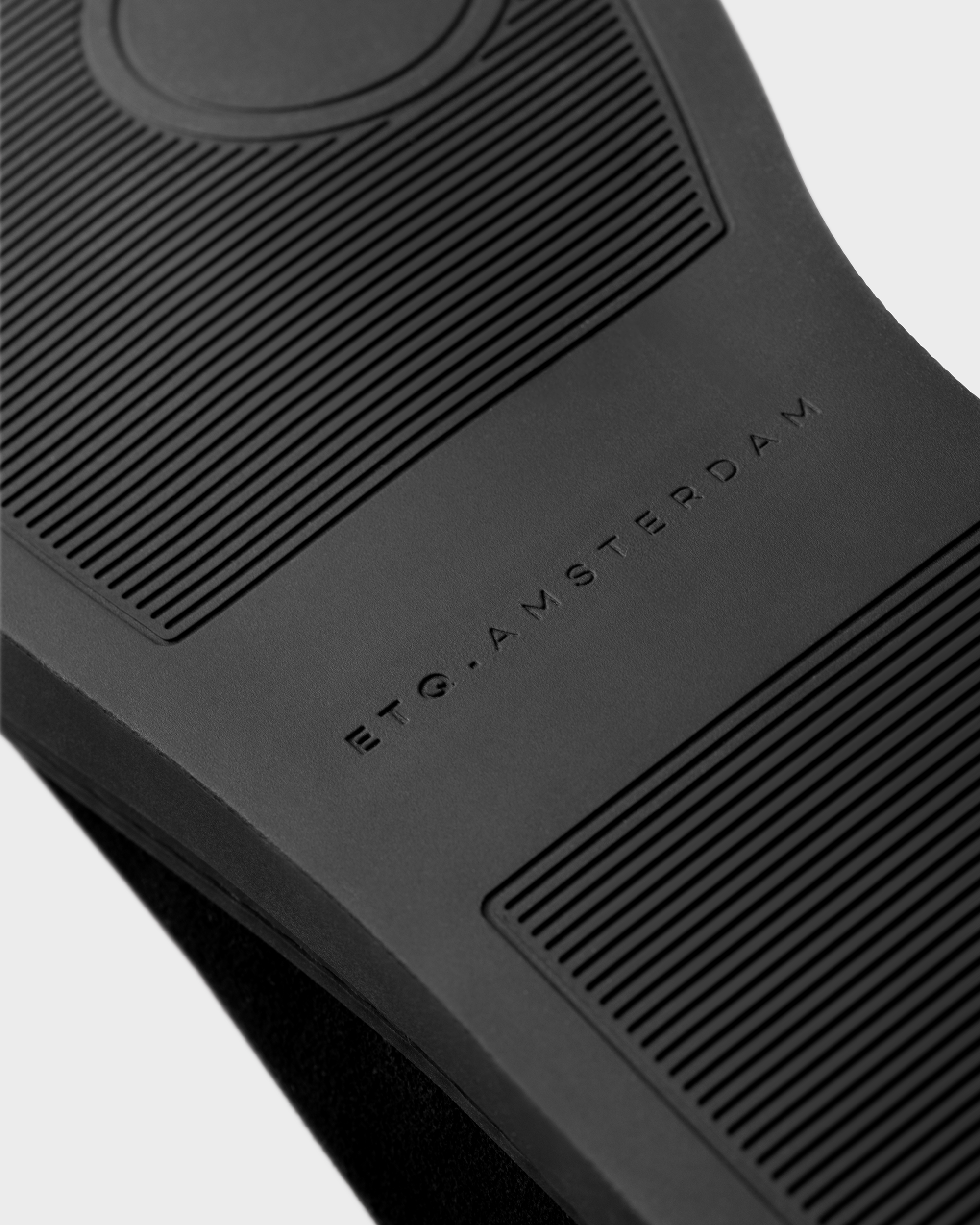 DS 03 Suede All Black