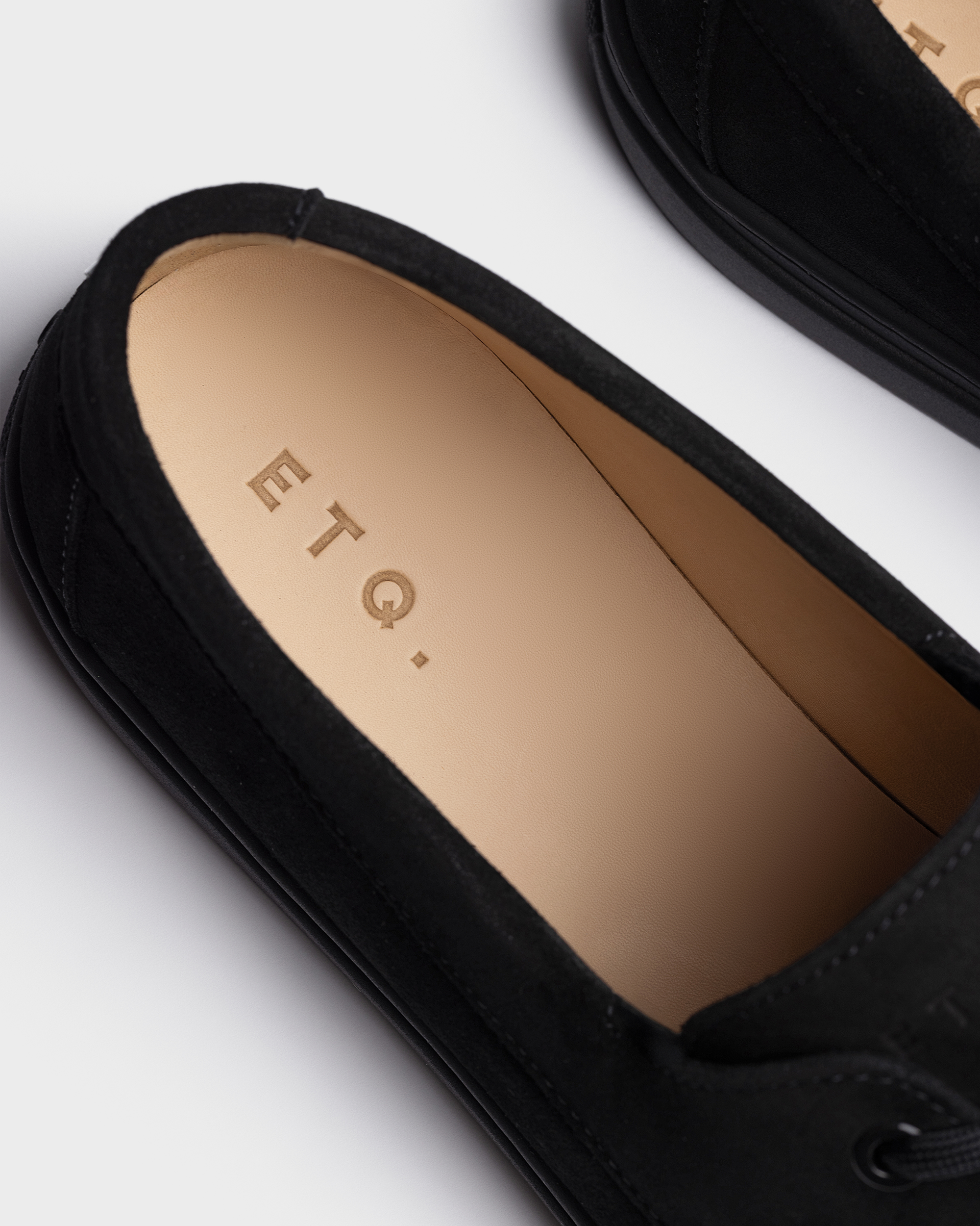 DS 03 Suede All Black