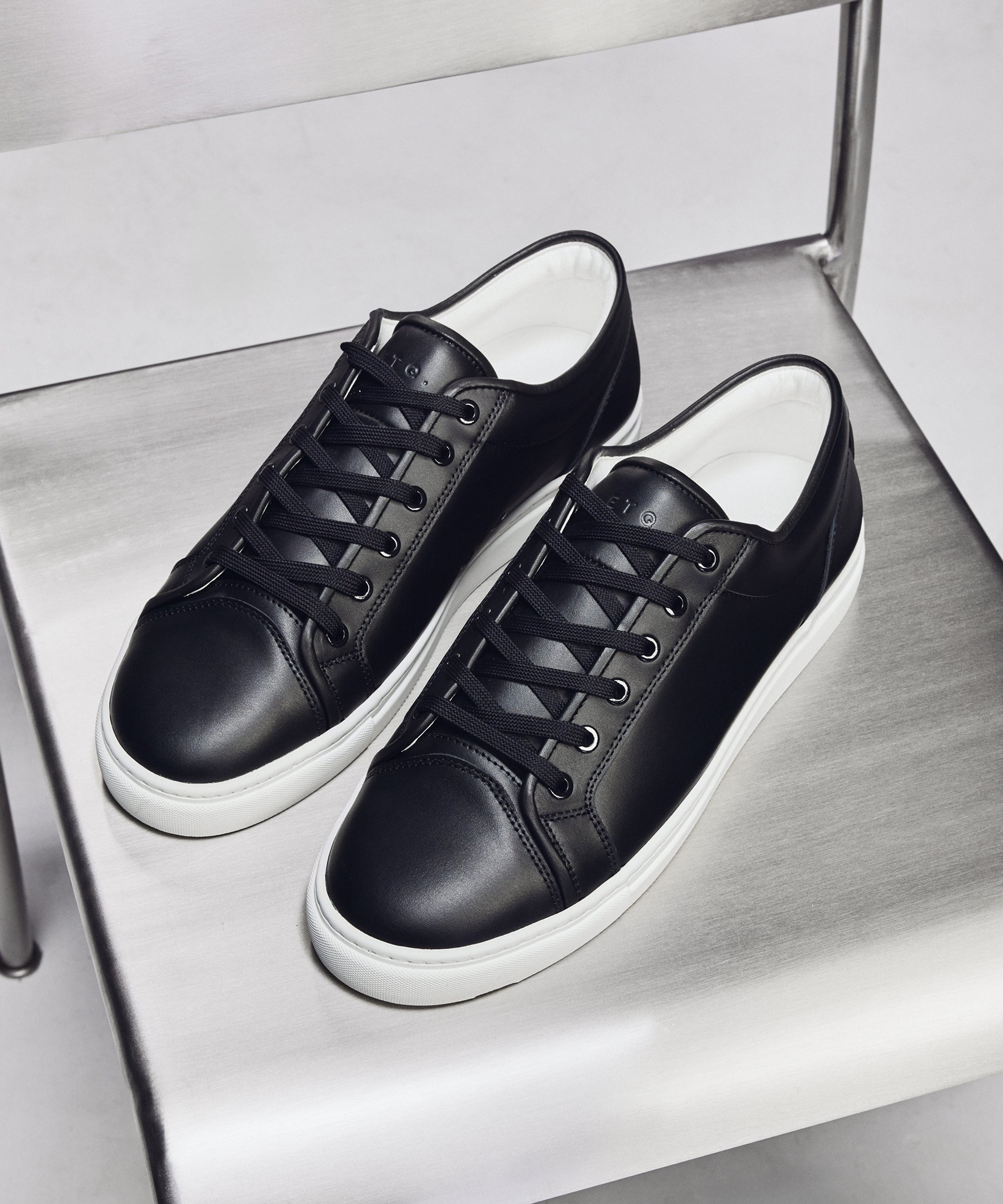 LT 01 Essence Jet Black