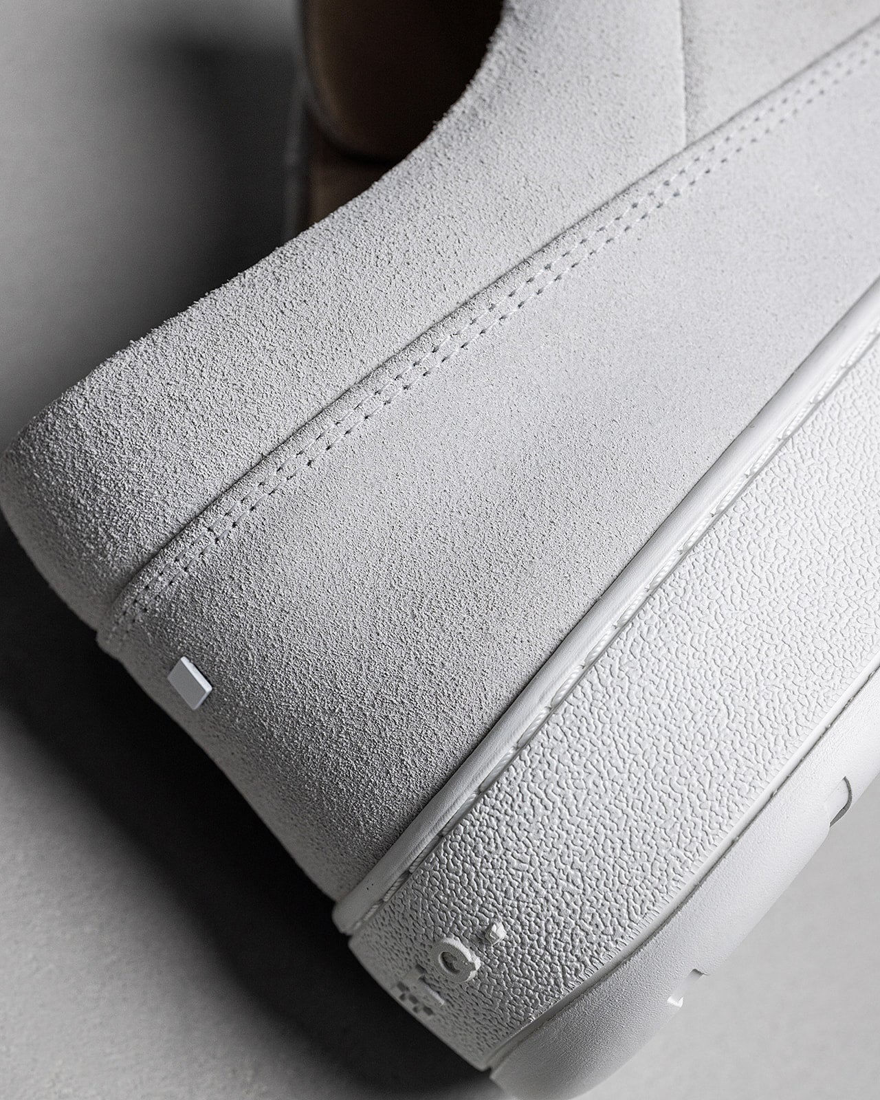 LT 03 Suede Cement Grey