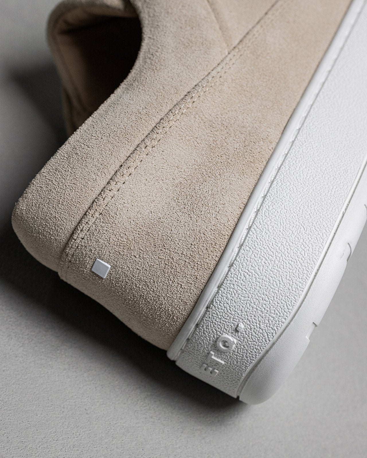 LT 03 Suede Sand