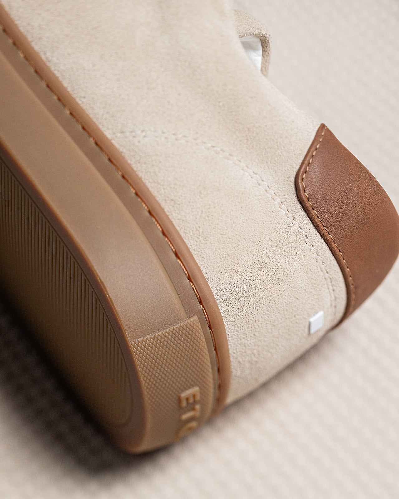 LT 01 Court Lite Gum Suede Sand