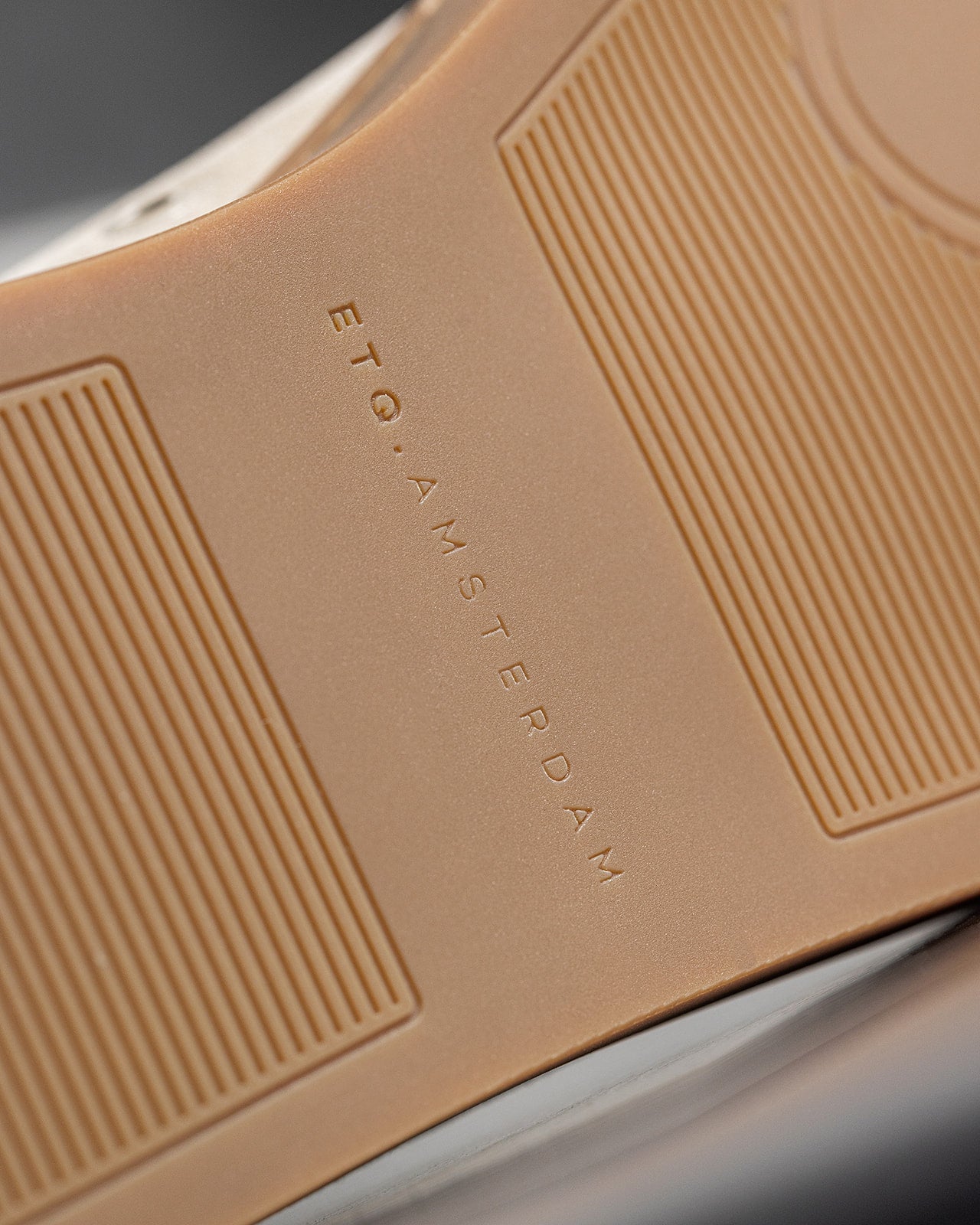 LT 01 Court Lite Gum Suede Sand