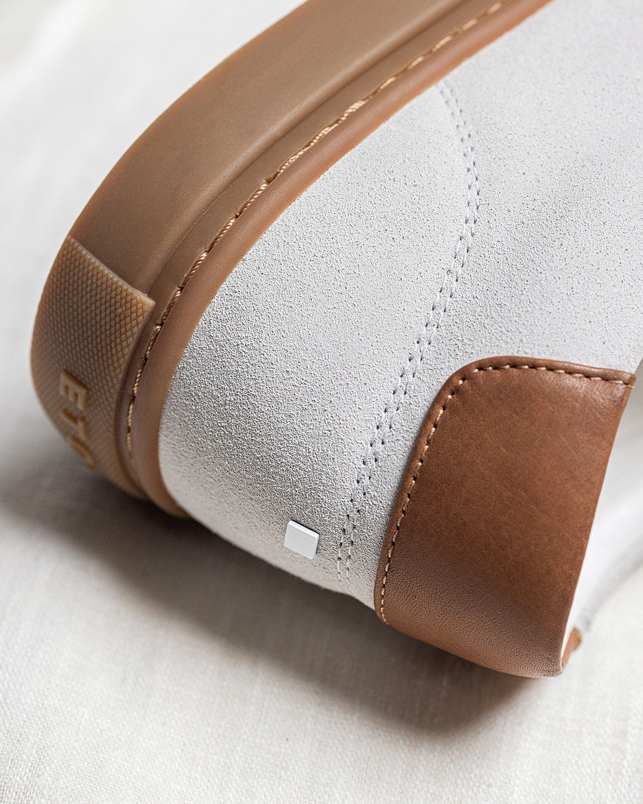 LT 01 Court Lite Gum Suede Cement Grey