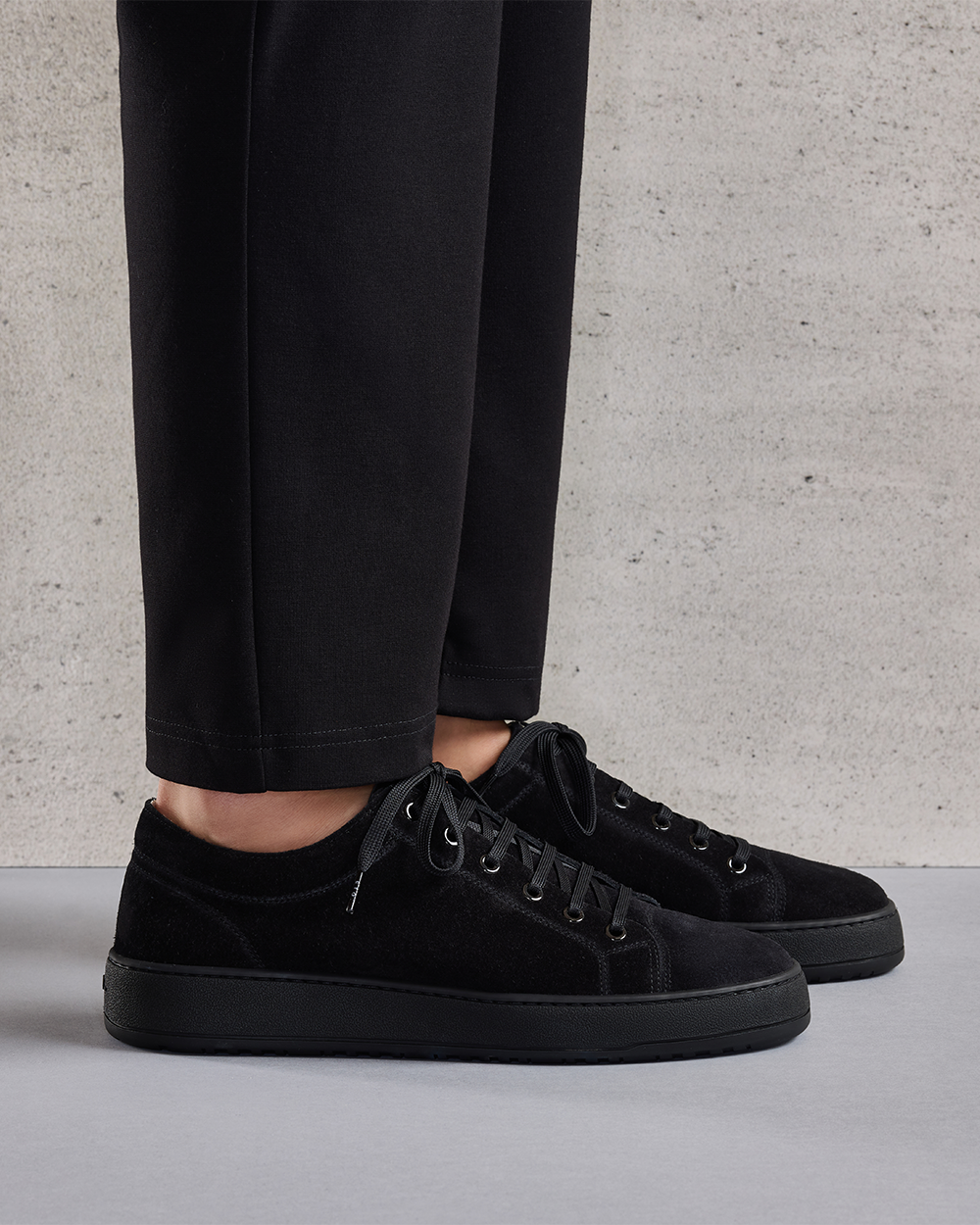 LT 01 Premium Suede All Black