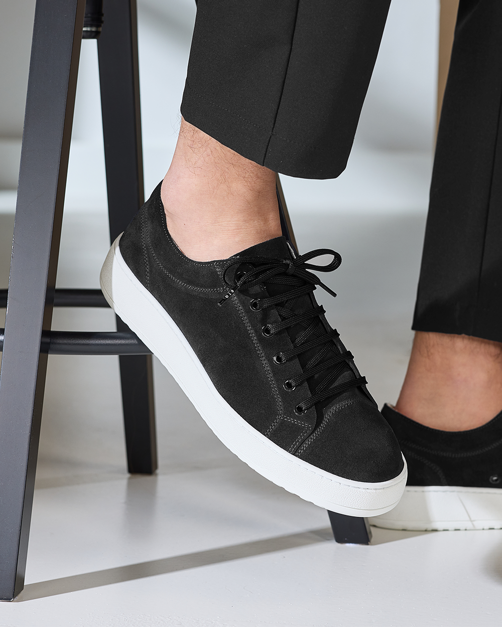 LT 01 Premium Suede Jet Black