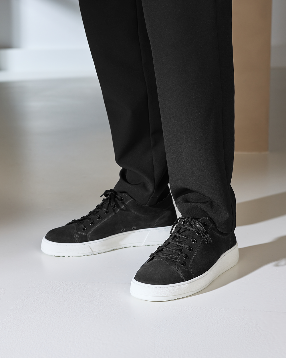 LT 01 Premium Suede Jet Black
