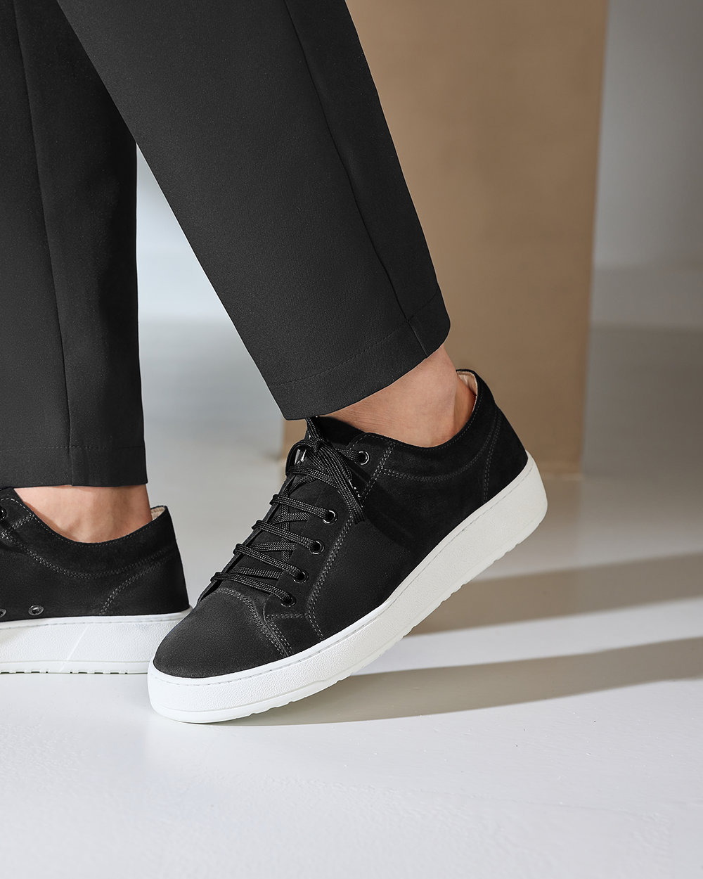 LT 01 Premium Suede Jet Black